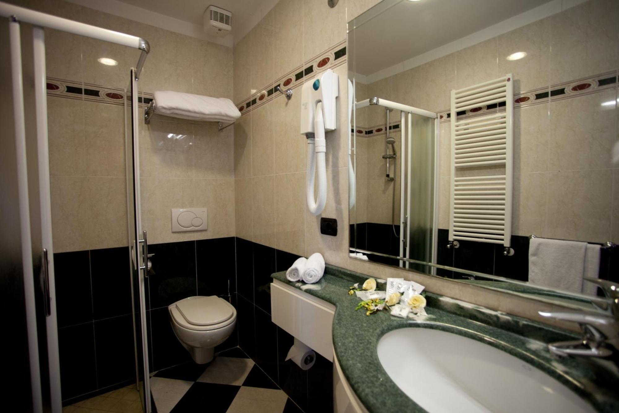 Hotel Palm Beach B&B Sea View Ріміні Екстер'єр фото