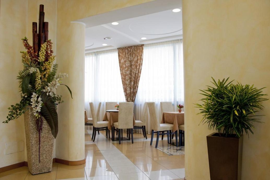 Hotel Palm Beach B&B Sea View Ріміні Екстер'єр фото