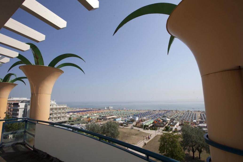 Hotel Palm Beach B&B Sea View Ріміні Екстер'єр фото